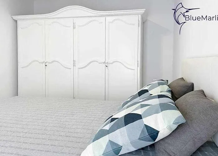 B-rent Bluemarlin Boutique Sea View アパート